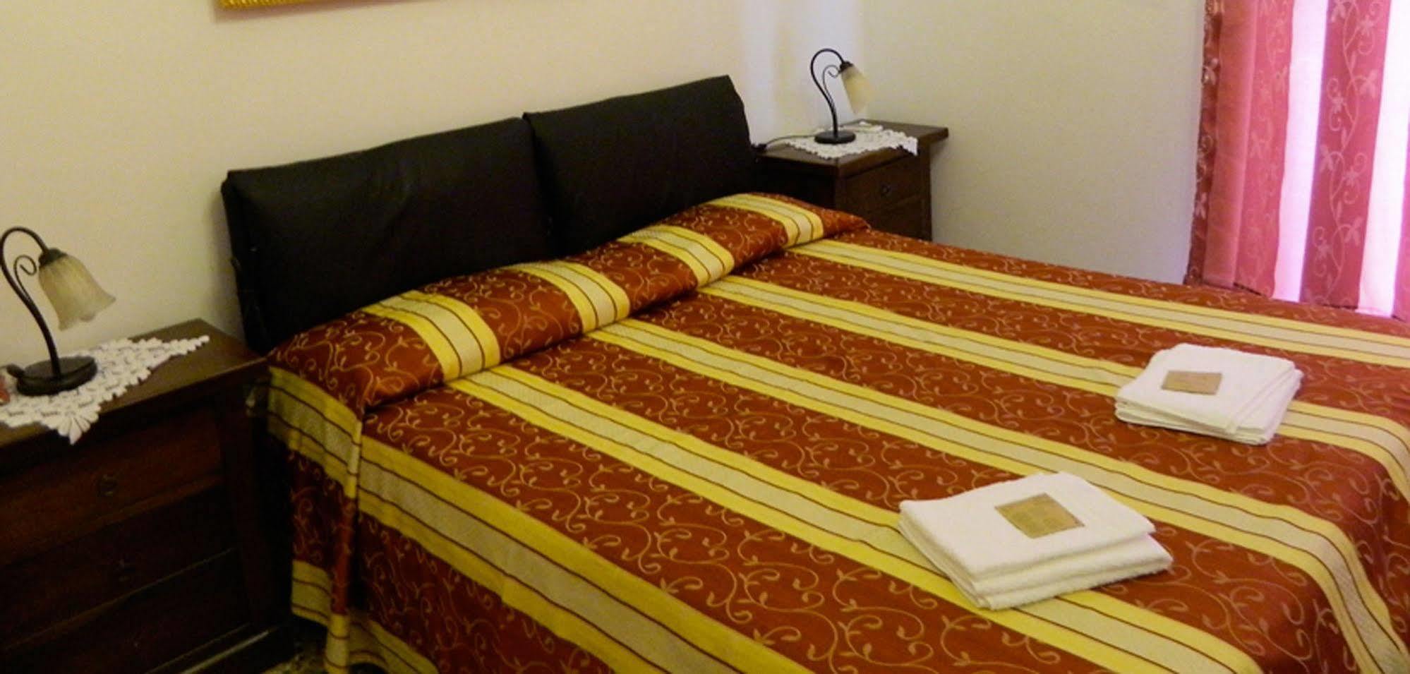 Crispi Rooms CTA Exterior foto