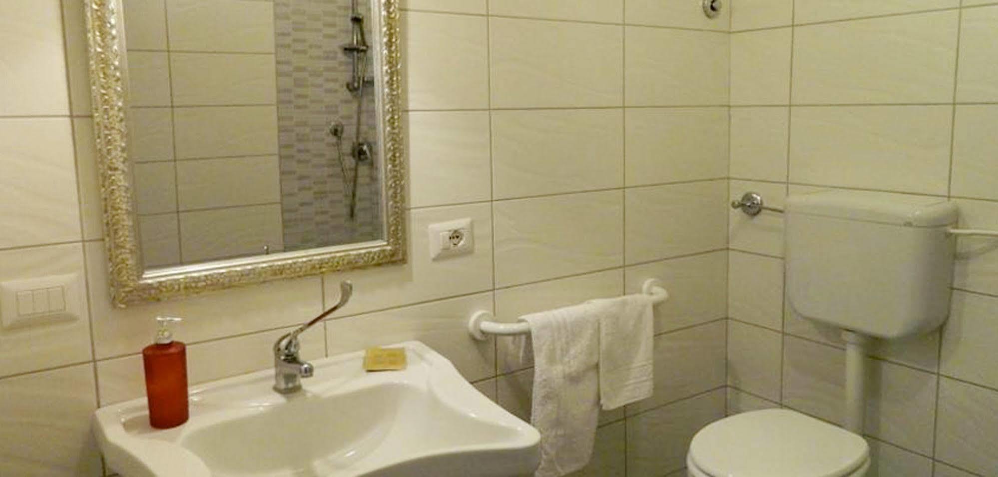 Crispi Rooms CTA Exterior foto